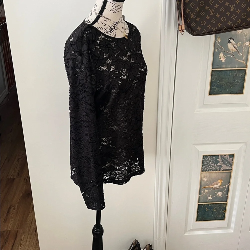 😃White House Black Market Black Lace Blouse - Picture 9 of 13